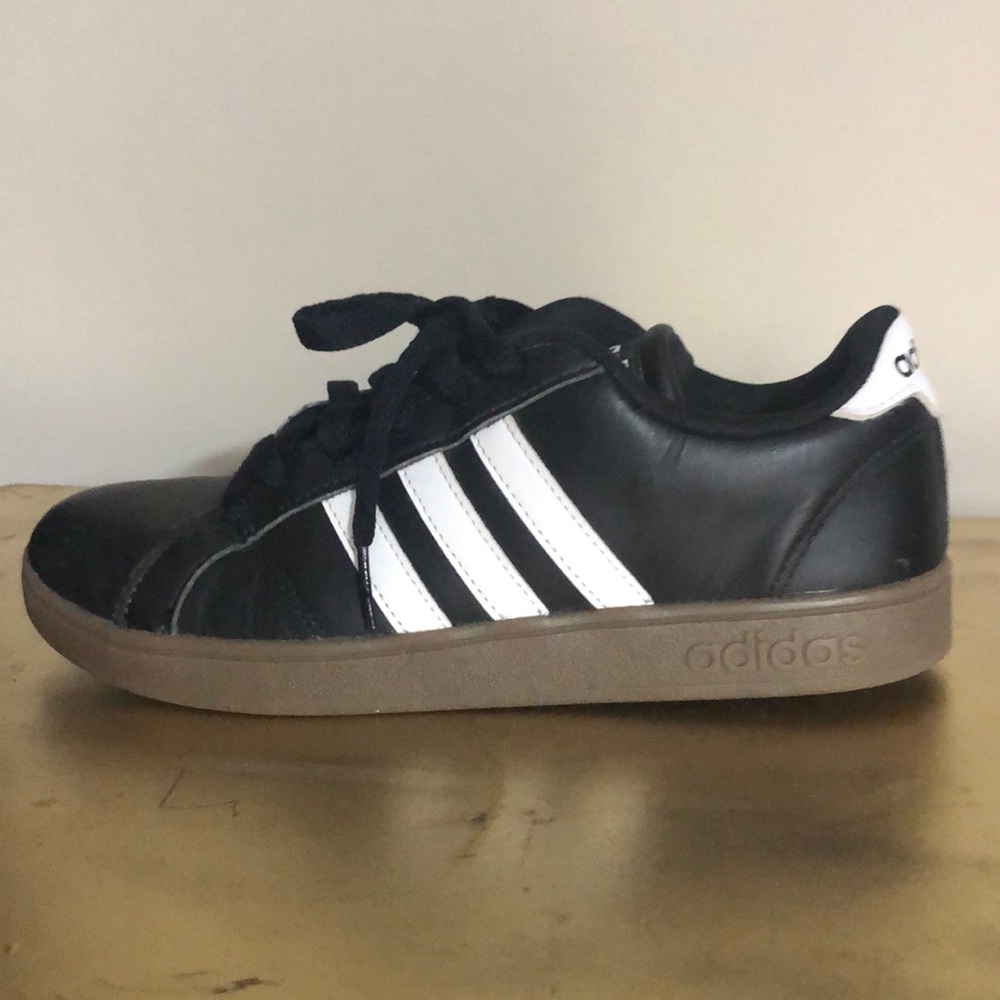 Adidas Sneakers Black w White stripes (size 5)